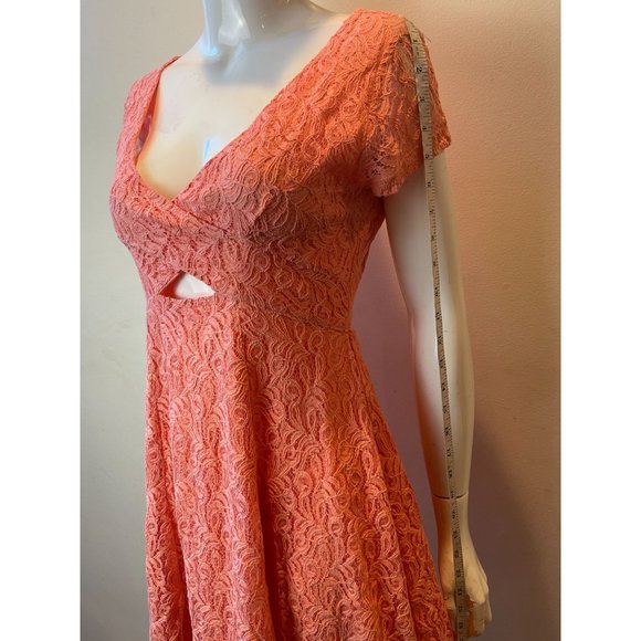 Jessica Simpson Women Lace Mini Dress Cutout Front Keyhole Peach Size Medium - Picture 6 of 11